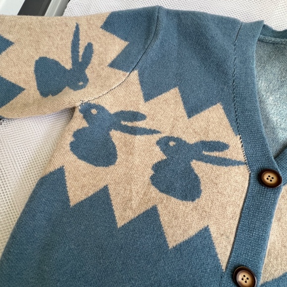 Rabbit Bunnies Sweater Cardigan Size L Blue & Cream 4 Large Buttons - Picture 2 of 3